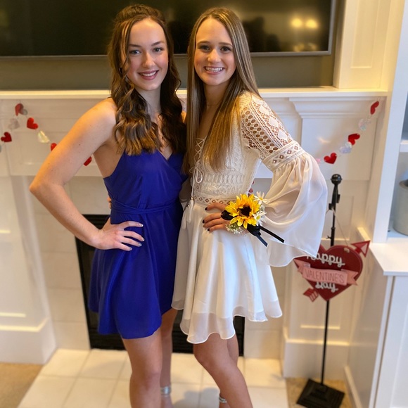 White dress - Picture 1 of 4